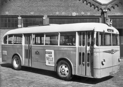 86375 Afbeelding van de Ford autobus nr. 56 (serie 56-65) van het G.E.B.R.U. op het remiseterrein aan de Nicolaas ...